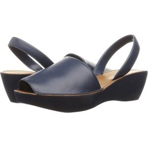 Kenneth Cole Reaction navy platform wedge sling backs. Excellent condition. 5⭐️